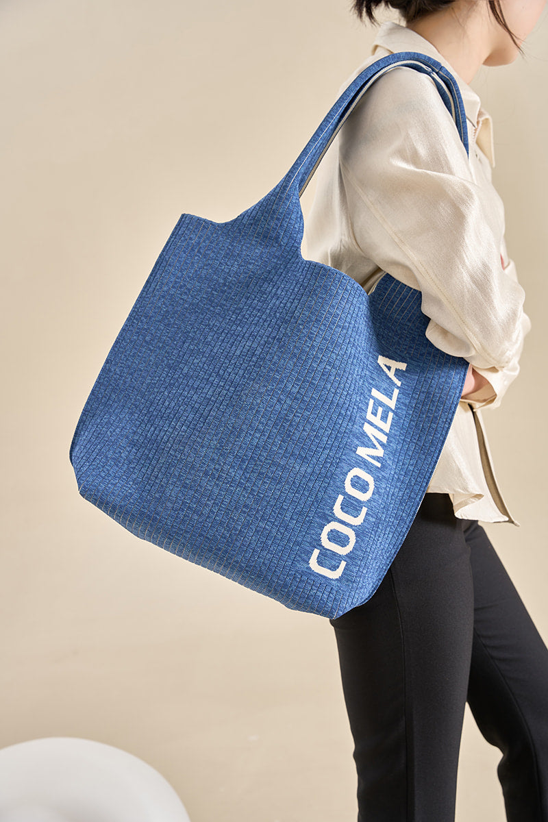 The Lightweight Tote Blue